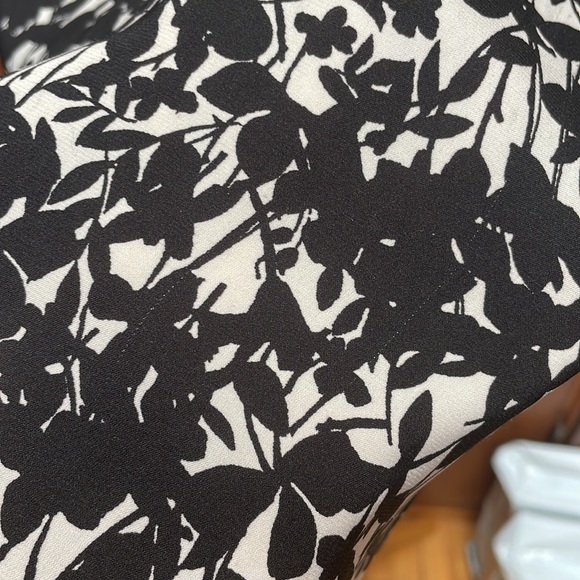 FREE with bundle of 1 purchase- New York company sleeveless buttondown blouse, S - Picture 3 of 10